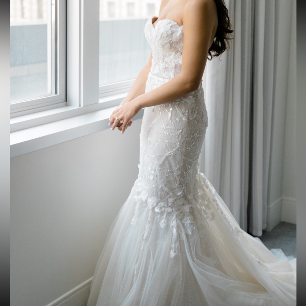 BERTA PRIVEE WEDDING GOWN